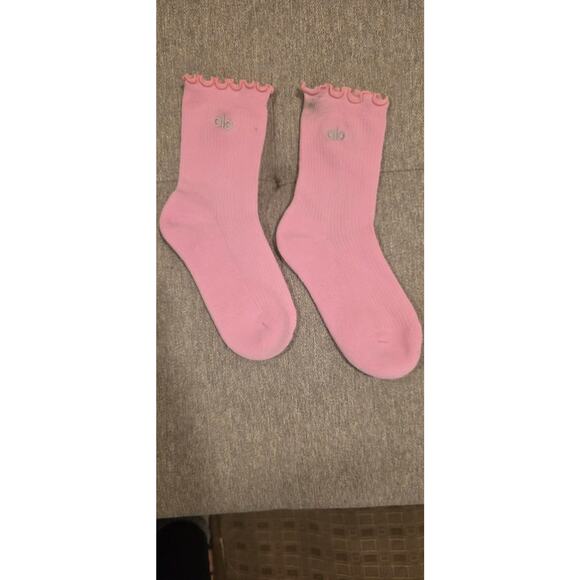 Alo Women's Lettuce Edge Sock Sweet Pink S/M New with Imperfection - Picture 2 of 4